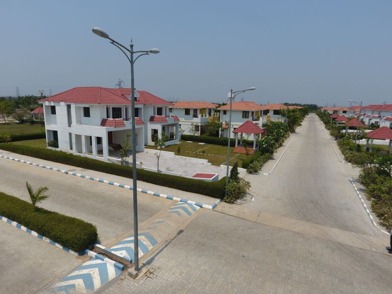 The avenue through the villa plots