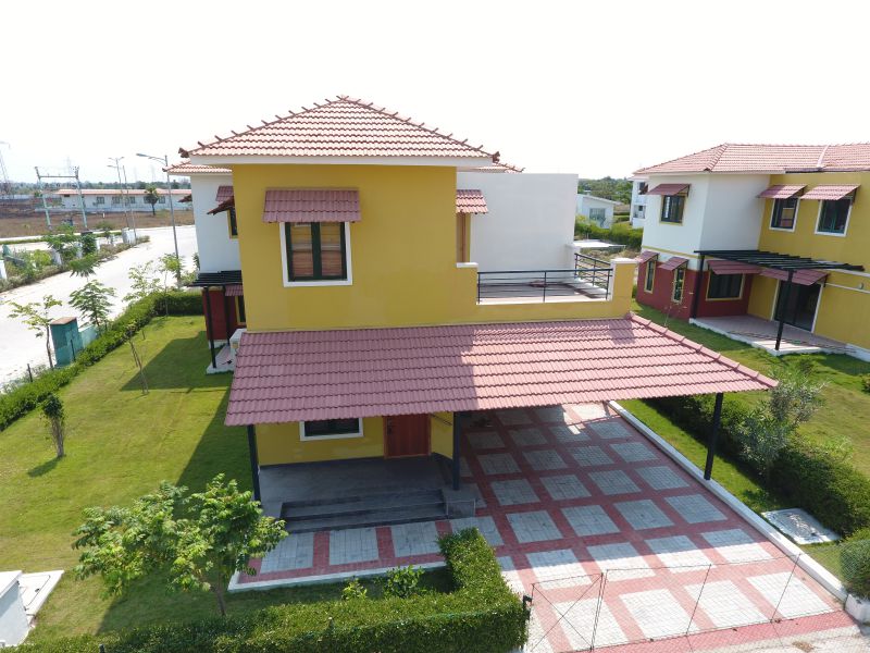 A villa at Lancor Town & Country with its own garden and sit out